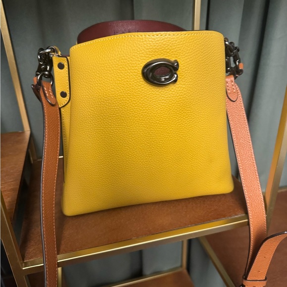 Coach Willow Bucket Bag - Picture 2 of 9